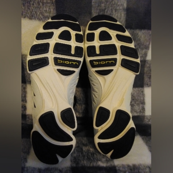 Ecco Women's Biom Cross Trainers - Picture 8 of 9